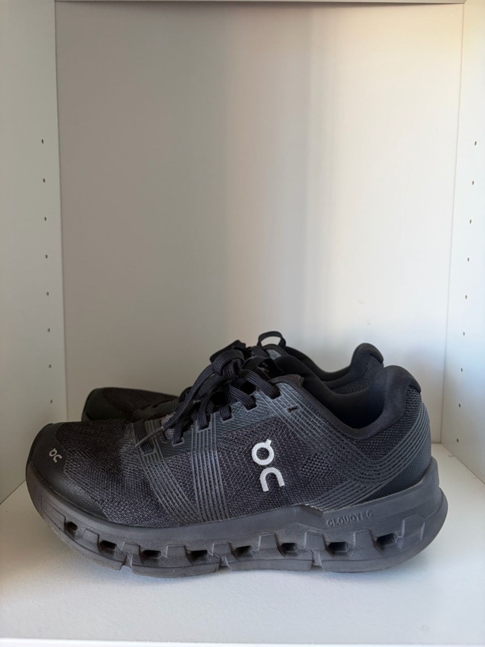 On Running Women’s CloudGo Black and Eclipse Sneakers Size 7.5